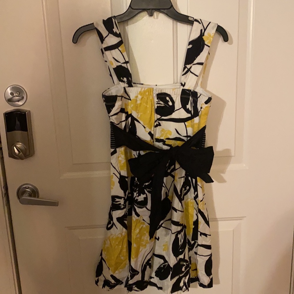 A yellow, black and yellow summer dress. - Picture 2 of 6